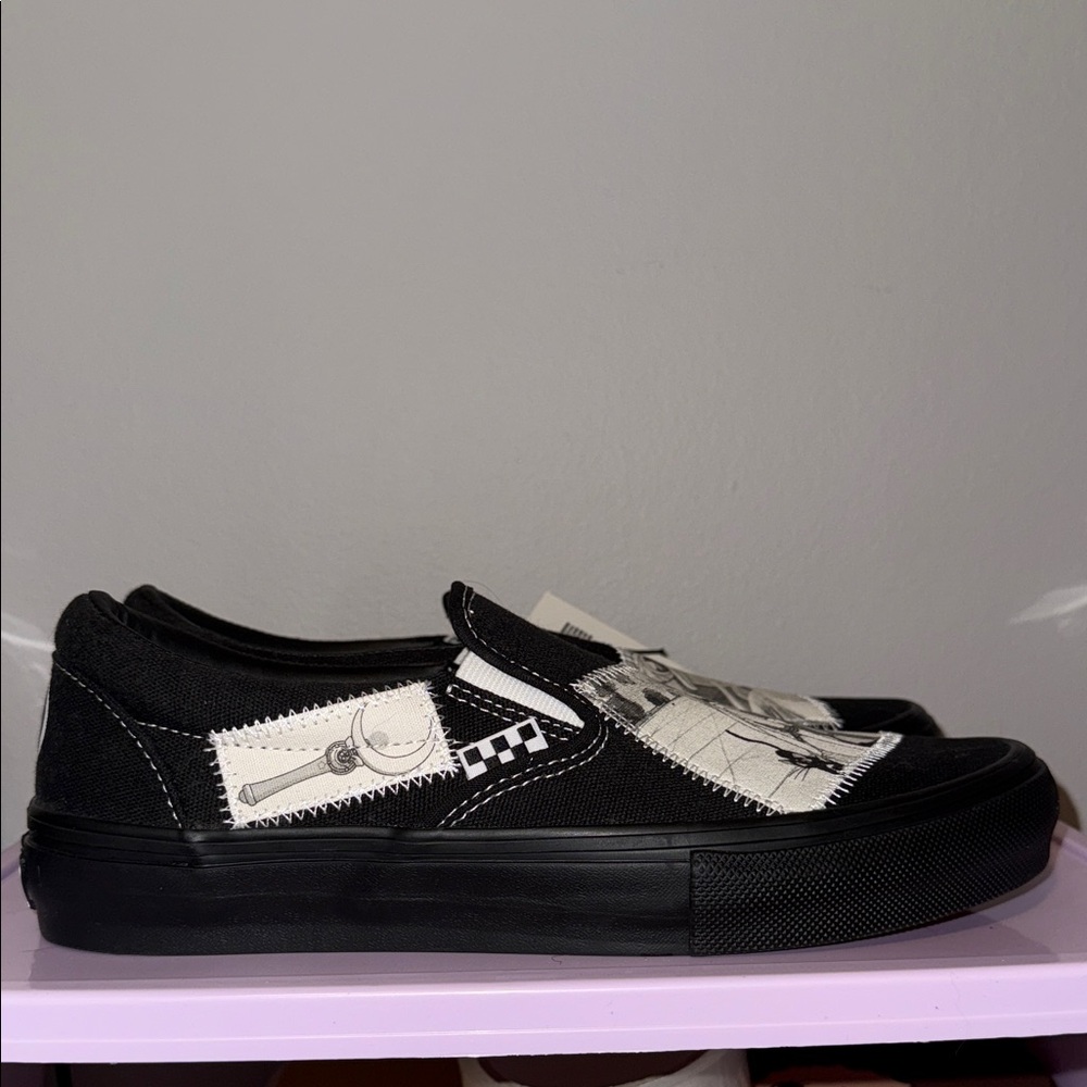 ⬇️Unisex Vans x Sailor Moon Anime Black and White Slip-On Shoes - Picture 4 of 9